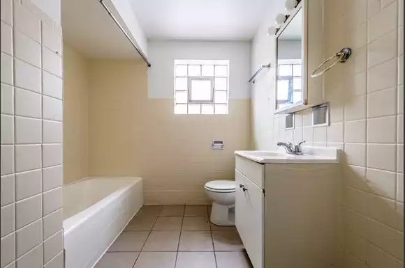 Chatham Apartments for rent in Chicago | 8345 S Drexel Ave Bathroom