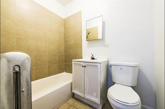 Bathroom of 1615 W 77th St Apartments in Chicago