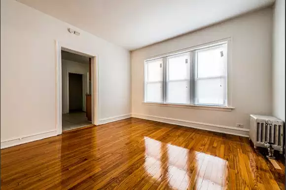 South Shore apartments for rent in Chicago | 1748 E 71st Pl Dining Room