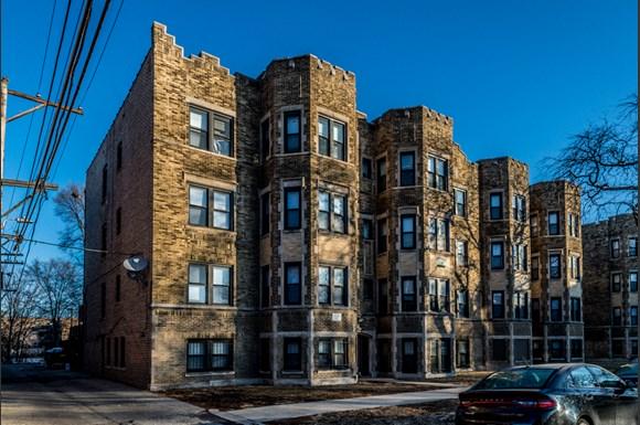South Shore apartments for rent in Chicago | 1748 E 71st Pl