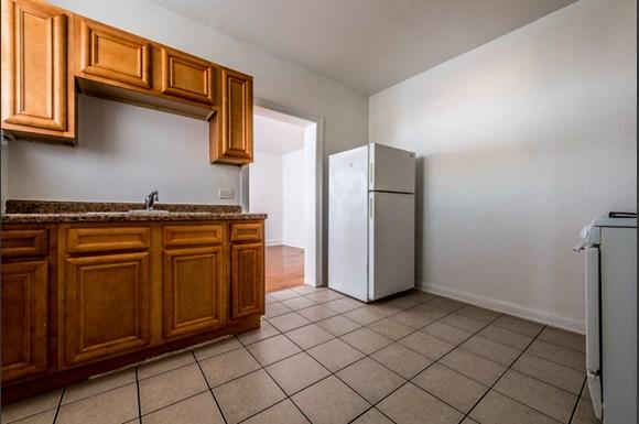 South Shore apartments for rent in Chicago | 1748 E 71st Pl Kitchen