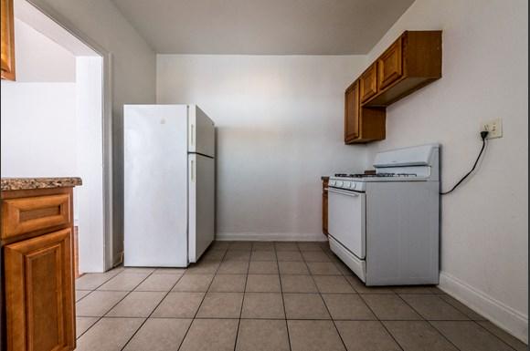South Shore apartments for rent in Chicago | 1748 E 71st Pl Kitchen