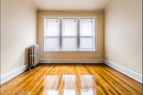 Park Manor Apartments for rent in Chicago | 212 E 69th Pl Bedroom