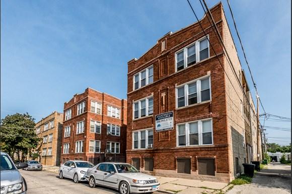 Park Manor Apartments for rent in Chicago | 212 E 69th Pl