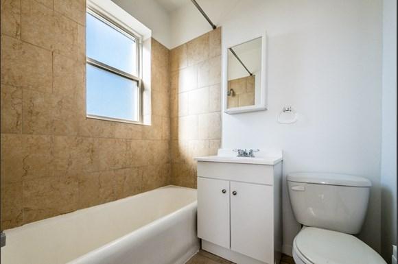 South Shore Apartments for rent in Chicago | 7850 S Constance Ave Bathroom
