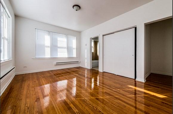 South Shore Apartments for rent in Chicago | 7850 S Constance Ave Living Room
