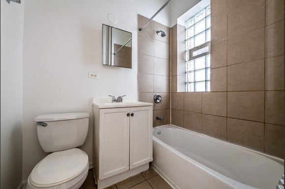Pangea Auburn Gresham Apartments for rent in Chicago | 7643 S Stewart Bathroom