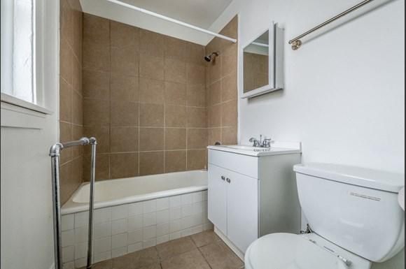 Pangea Chicago Lawn Apartments for rent | 6238 S Western Ave Bathroom
