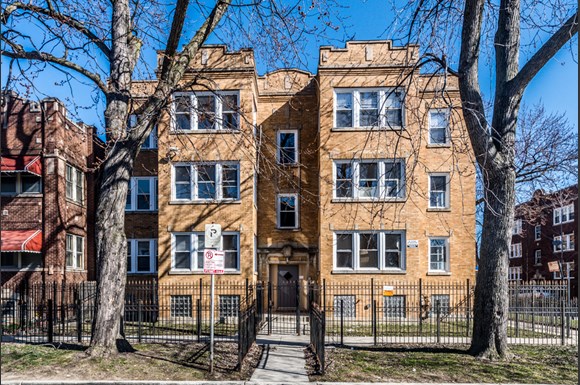 Austin Chicago, IL Apartments for Rent Exterior | 5100 W Monroe