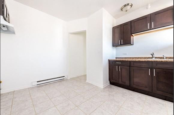 Austin Chicago, IL Apartments for Rent Kitchen | 5100 W Monroe