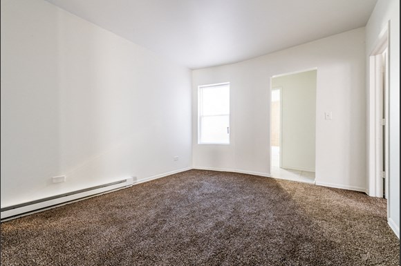 Austin Chicago, IL Apartments for Rent Living Room | 5100 W Monroe
