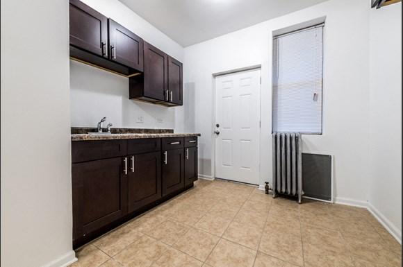 South Austin Apartments for rent in Chicago | 5125 W Madison Kitchen