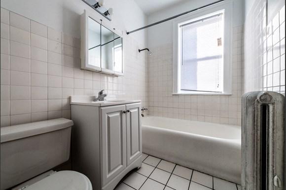7800 S Essex Ave Apartments Chicago Bathroom