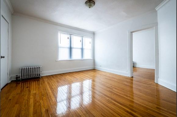 South Shore Apartments for rent in Chicago | 7003 S Harper Living Room