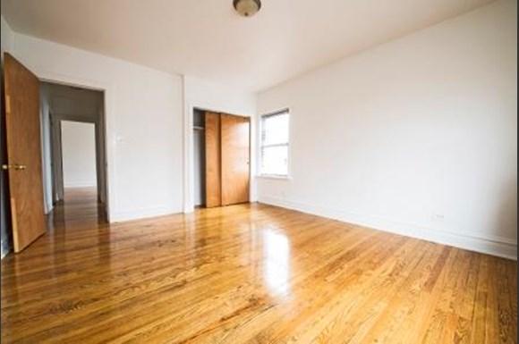 654 N Pine Ave Apartments Chicago Bedroom