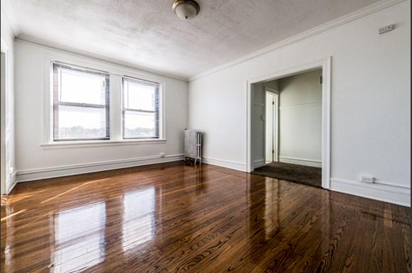 Chatham Apartments for rent in Chicago | 741 E 79th St Living Area