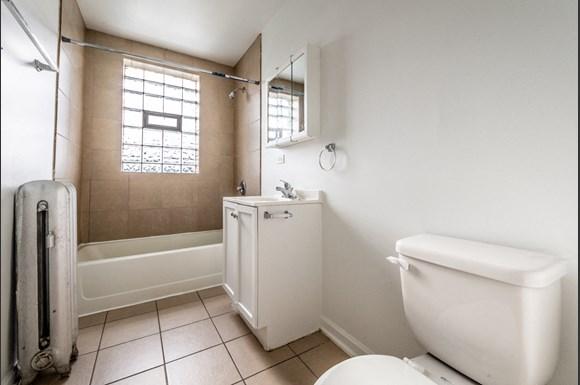 Bathroom 8155 S Ingleside Ave Apartments Chicago
