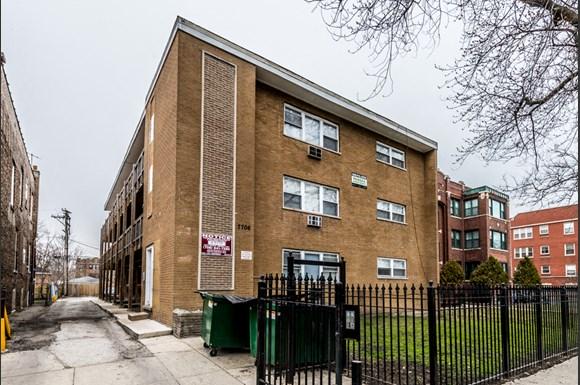 South Shore Apartments for rent in Chicago | 7706 S Saginaw