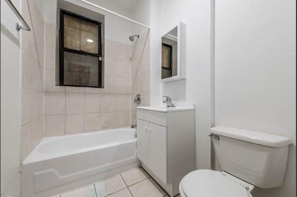 705 S Lawndale Ave Apartments Chicago Bathroom