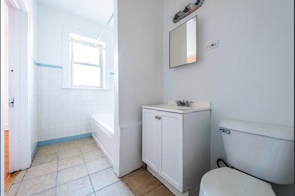 Chicago Apartments for rent in Pullman | 10908 S Vernon Bathroom