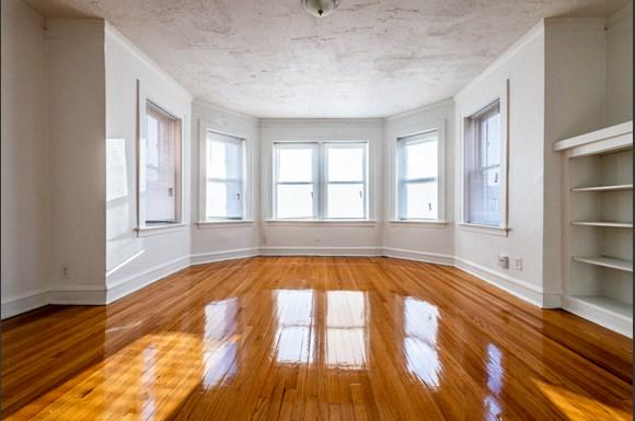 Chicago Apartments for rent in Pullman | 10908 S Vernon Living Room
