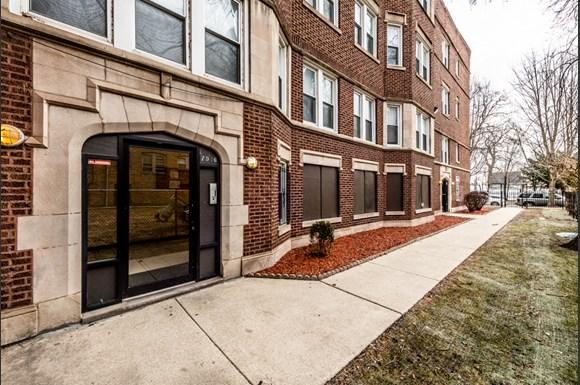 South Shore Apartments for rent in Chicago | 7914 S Kingston