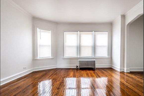 South Shore Apartments for rent in Chicago | 7914 S Kingston Living Room