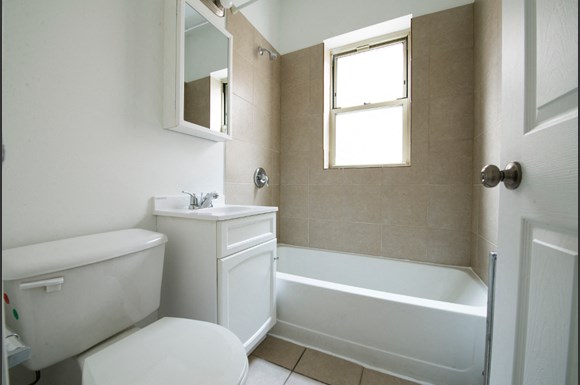 7953 S Dobson Ave Apartments Chicago Bathroom