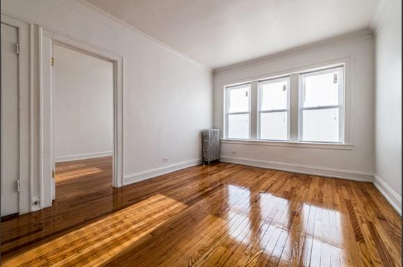 Cragin Apartments for Rent in Chicago | 2610 N Laramie Living Room