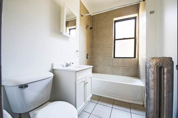 7400 S Rhodes Ave Apartments Chicago Bathroom