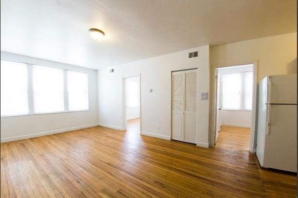 5101 W Monroe St Apartments Chicago Living Room