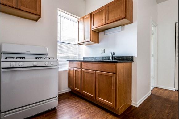 Bronzeville Apartments for rent in Chicago | 4820 S Michigan Ave Kitchen