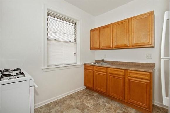 7915 S Hermitage Apartments Chicago Kitchen
