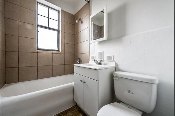 South Shore Apartments for rent in Chicago | 6751 S Jeffery Ave Bathroom