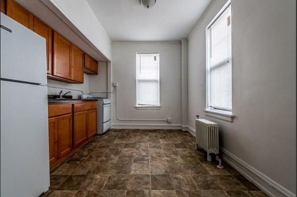 South Shore Apartments for rent in Chicago | 6751 S Jeffery Ave Kitchen