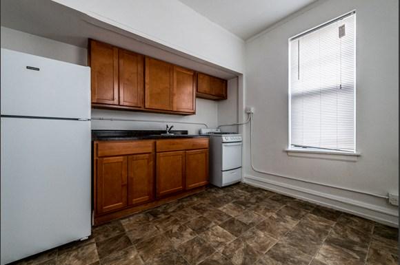 South Shore Apartments for rent in Chicago | 6751 S Jeffery Ave Kitchen