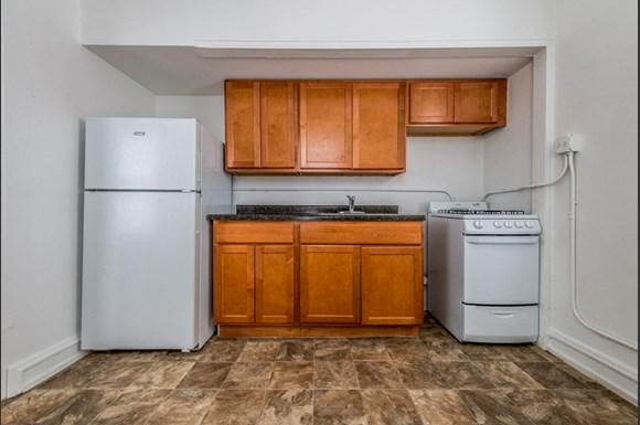South Shore Apartments for rent in Chicago | 6751 S Jeffery Ave Kitchen
