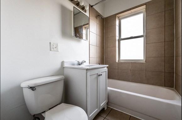Bathroom 1123 N Lawler Ave Apartments Chicago