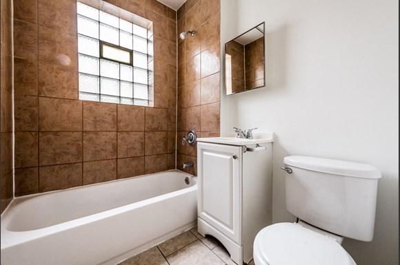 Gage Park Apartments for Rent in Chicago | 5800 S Artesian Ave Bathroom