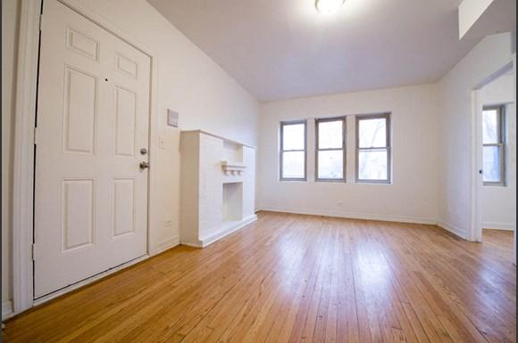 Gage Park Apartments for Rent in Chicago | 5800 S Artesian Ave Living Room