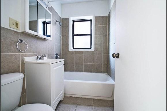 8208 S Drexel Ave Apartments Chicago Bathroom