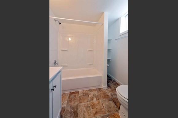3909 Dolfield Ave Apartments Baltimore Bathroom
