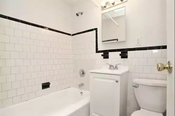 2601 Fairview Ave Apartments Baltimore Bathroom