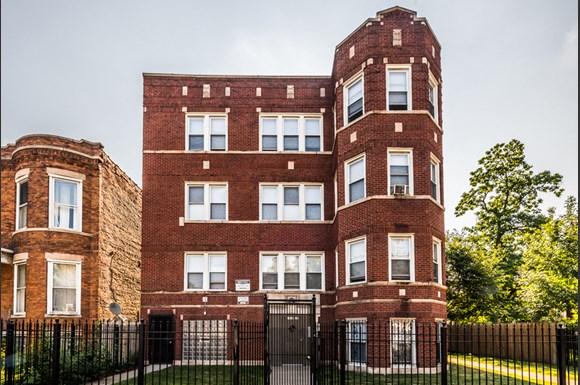 7825 S Emerald Ave Apartments Chicago Exterior