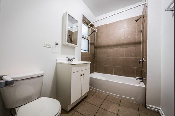 7954 S Justine St Apartments Chicago Bathroom