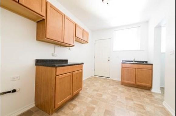 7954 S Justine St Apartments Chicago Kitchen