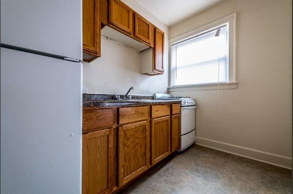 South Shore Apartments for rent in Chicago | 1931 E 71st St Kitchen