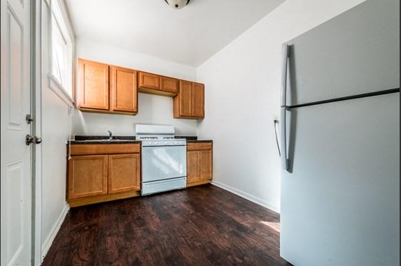 Chatham Apartments for rent in Chicago | 7939 S Dobson Ave Kitchen