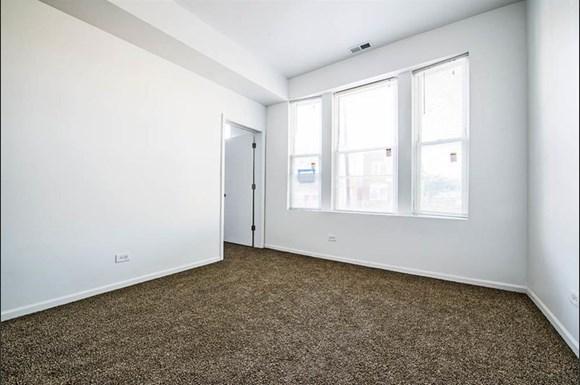 3560 W Cermak Rd Apartments Chicago Living Room