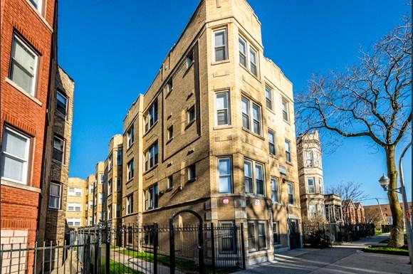 Exterior 1236 S Lawndale Ave Apartments in Chicago